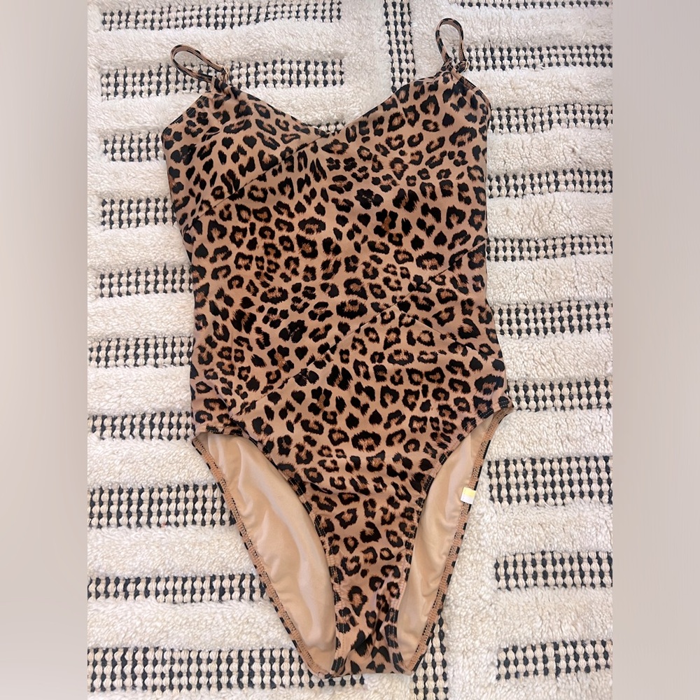 SUMMERSALT ONE PIECE SWIMSUIT IN LEOPARD PRINT SIZE 4
